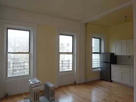 2nd image of 31 Brevoort Pl #3R