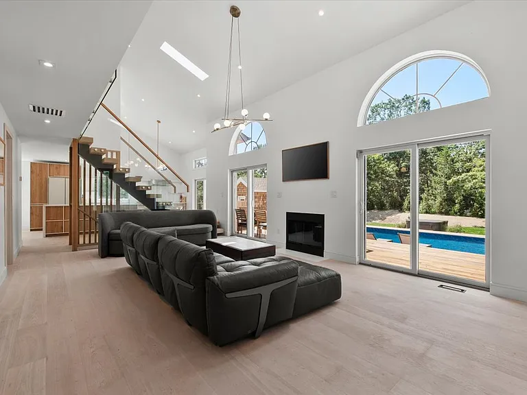 280 Shinnecock Hills Rd — Photo 6