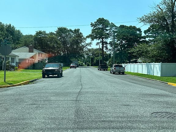 4th image of 307 Elm Dr