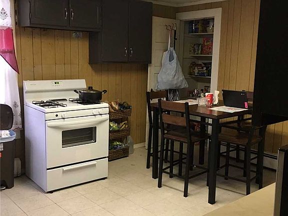 5th image of 354 Sweezy Ave