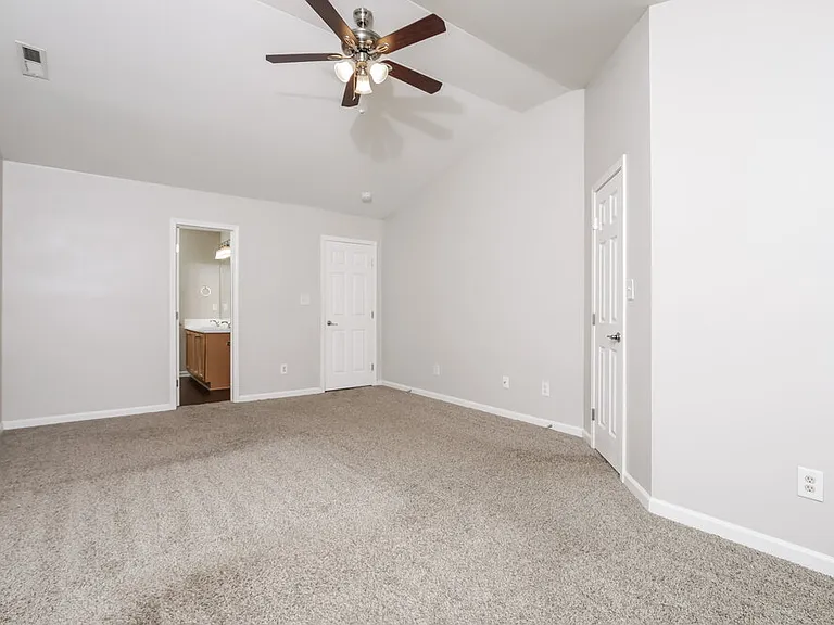 4027 Taylor Oaks Dr — Photo 10