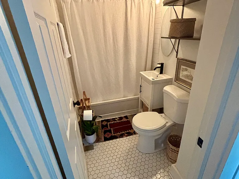 1 Bathroom