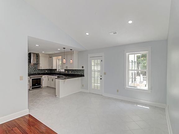 5th image of 6665 Bent Creek Dr