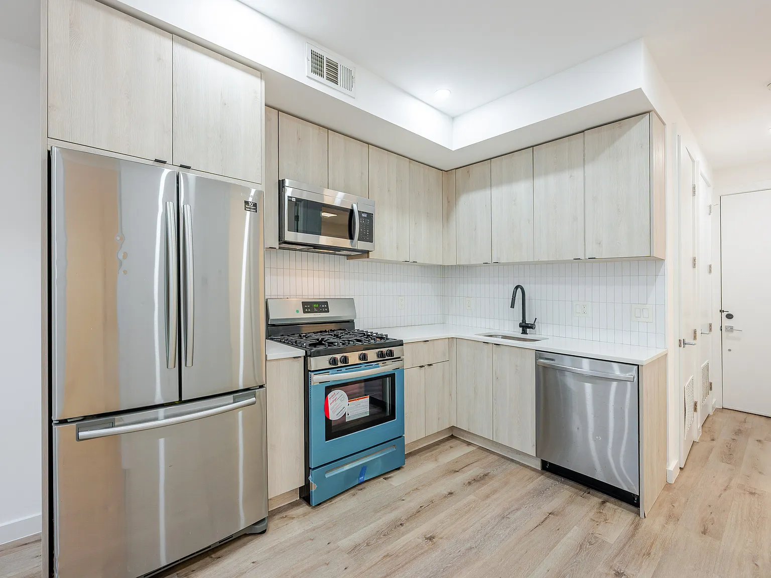 2 bed, $2,100 — Photo 3