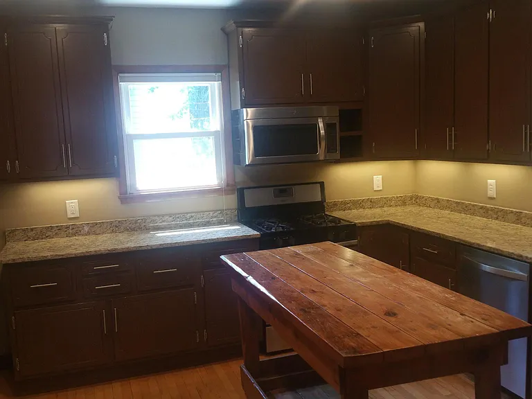 1130 6th St NE — Photo 1