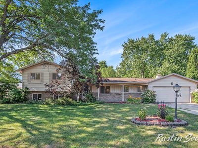 1690 Pembroke St SE, Kentwood, MI, 49508