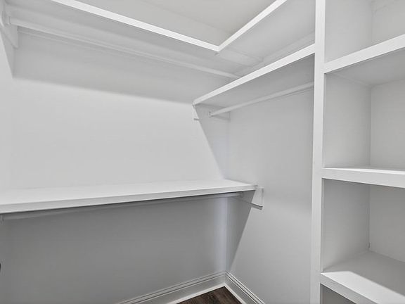 5th image of 425 Peters Rd