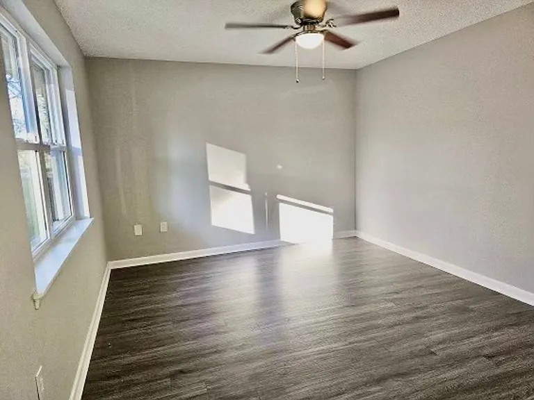 28 Stoneybrook (Hannahs) — Photo 4