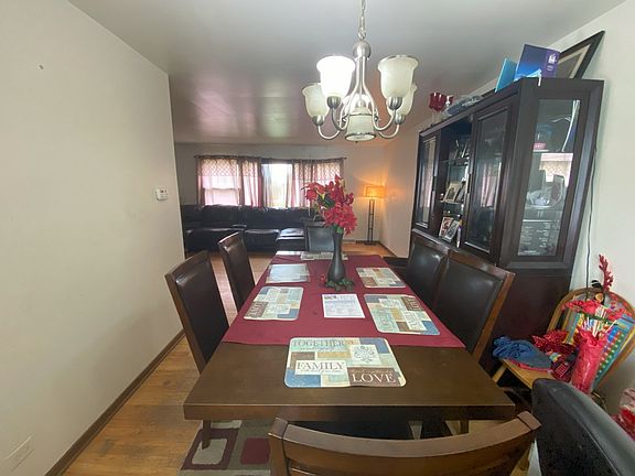 DiningRoom