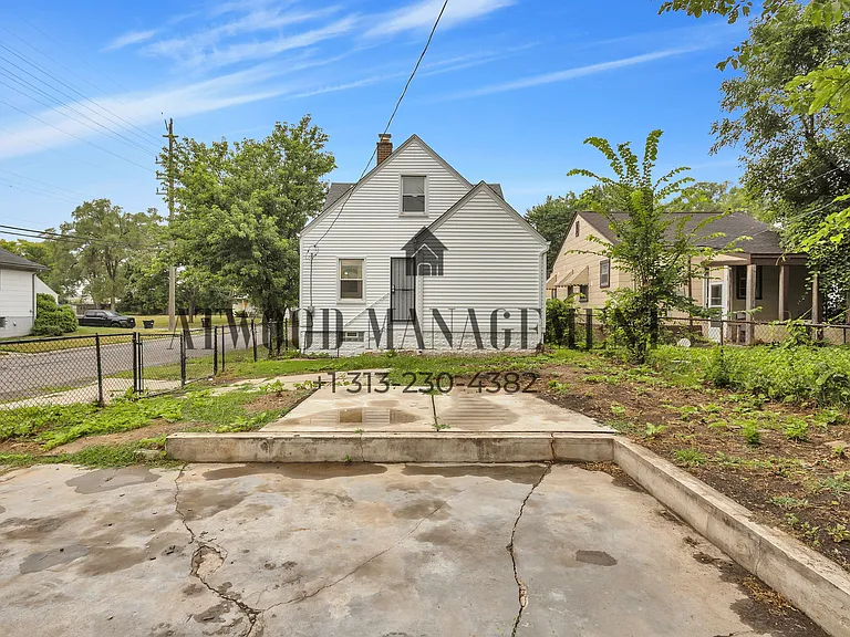 13500 Stahelin Rd — Photo 18