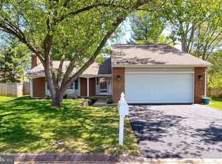 110 S Fox Rd, Sterling, VA 20164