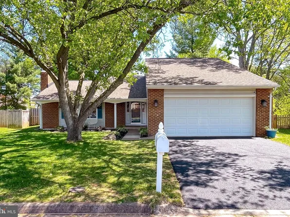 110 S Fox Rd, Sterling, VA 20164