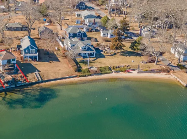 33 Saunders Drive, East Lyme, CT 06357