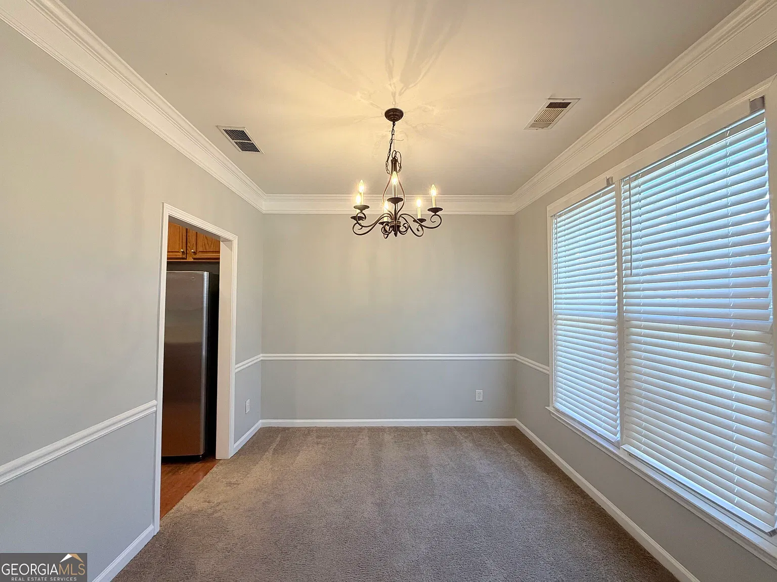 4 bed, 2.5 bath, 2296 sqft, $2,350 — Photo 4