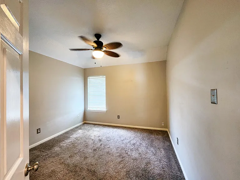 2412 N Mission Cir — Photo 18