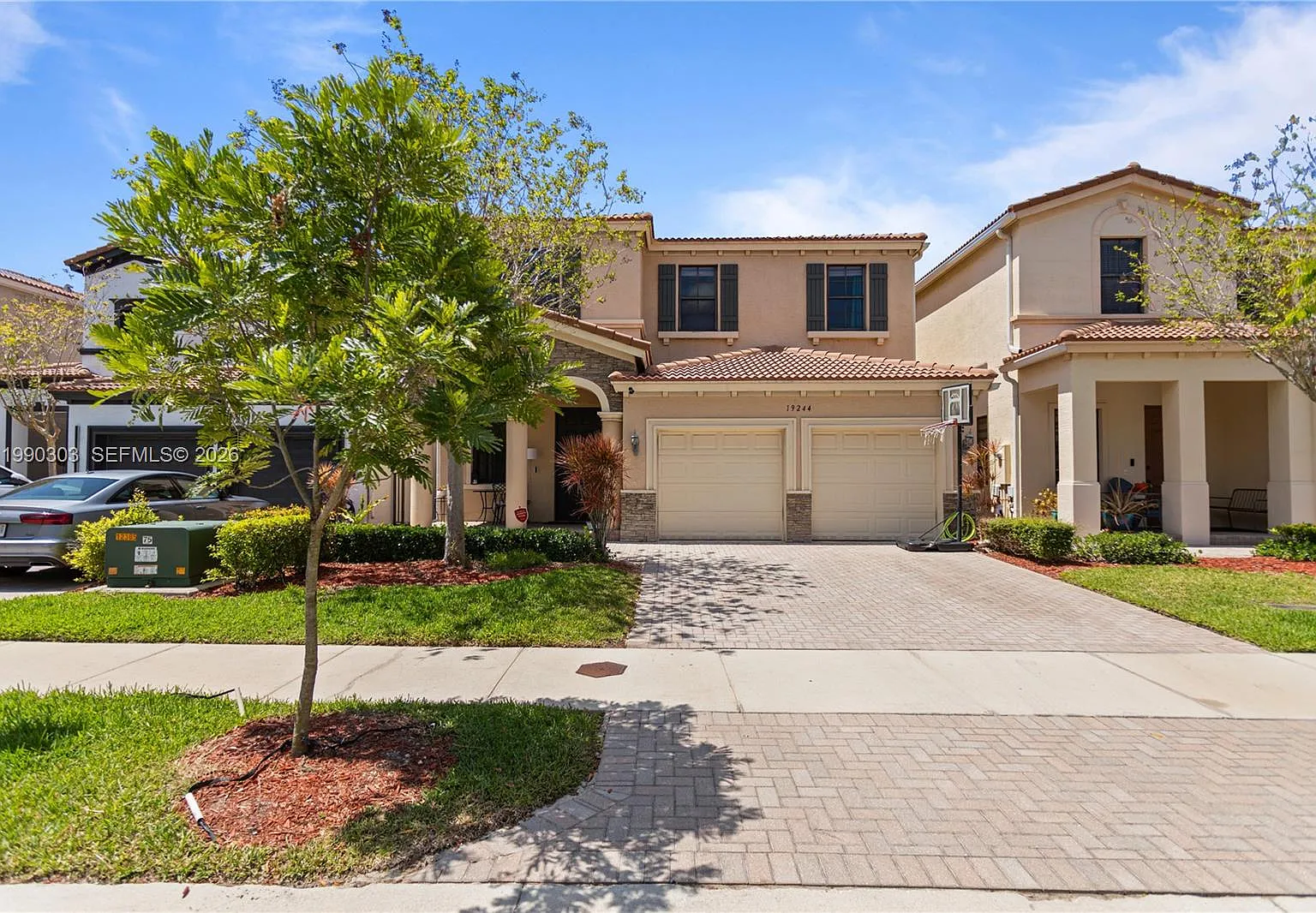 5 bed, 3.0 bath, 2702 sqft, $5,500 — Photo 1