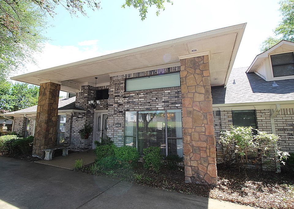 2nd image of 1005 Merritt Ave