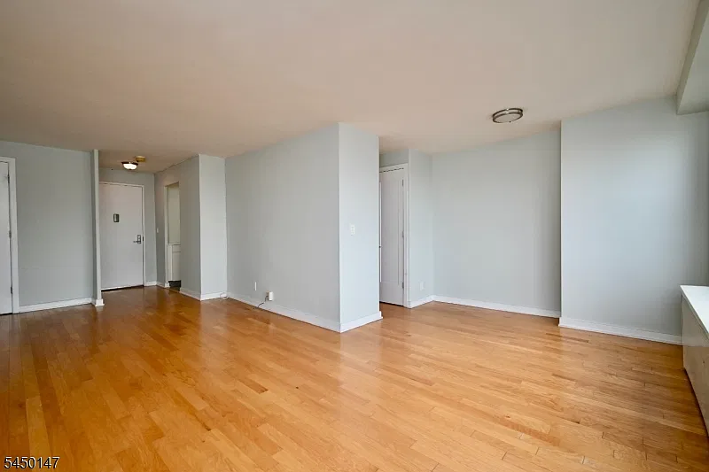 1 bed, 1.0 bath, $2,100 — Photo 4