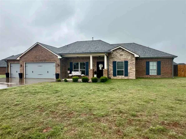 5812 NE Cornwallis Dr, Elgin, OK 73538