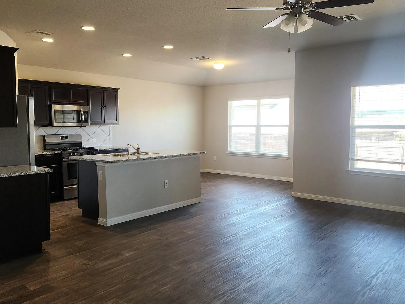 3 bed, 2.0 bath, 1508 sqft, $1,950 — Photo 3