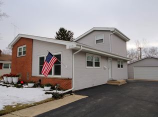 663 Noel Dr, Mundelein, IL 60060