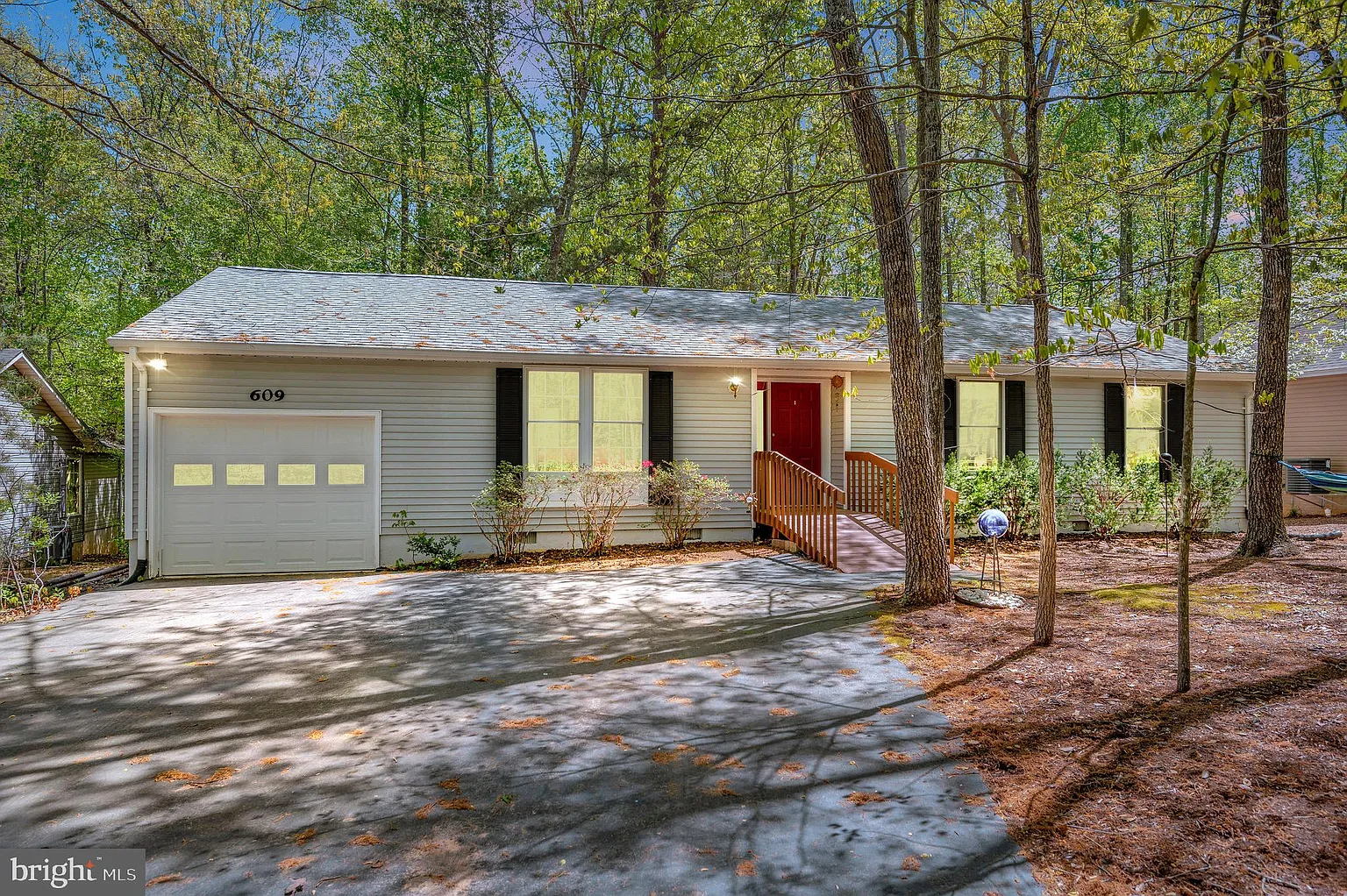 609 Confederate Dr photo 1