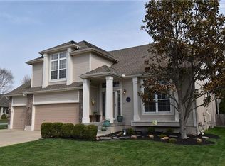 332 SW Ascot Dr, Lees Summit, MO 64082