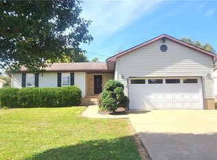 813 Barclay St, Belpre, OH 45714