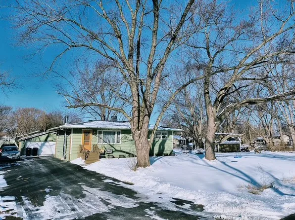 5413 Circle Dr, McHenry, IL 60050