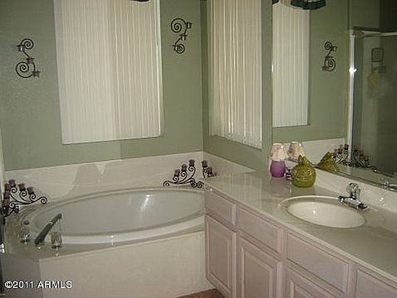 3rd image of 3328 N Copenhagen Dr