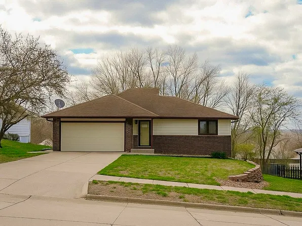 412 Idlewood Ct, Sioux City, IA 51104