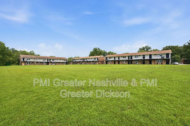 2 bed, 1.0 bath, 780 sqft, $750 — Photo 2