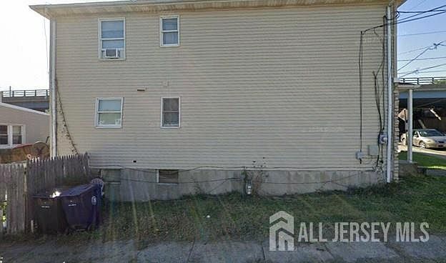2nd image of 852 Kreil St