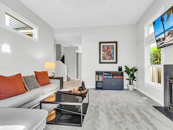 4th image of 441 NE Alder St #2-1-2