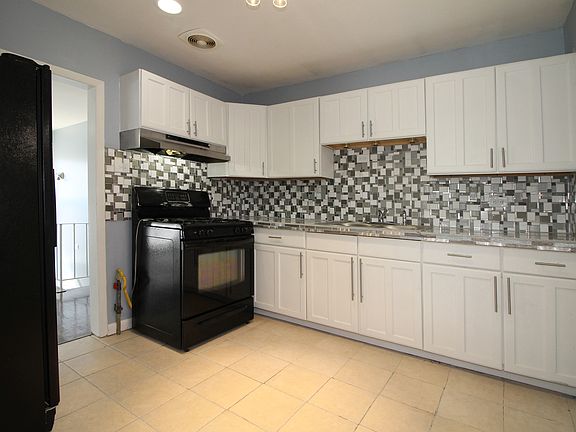 4th image of 8640 S Kenwood Ave