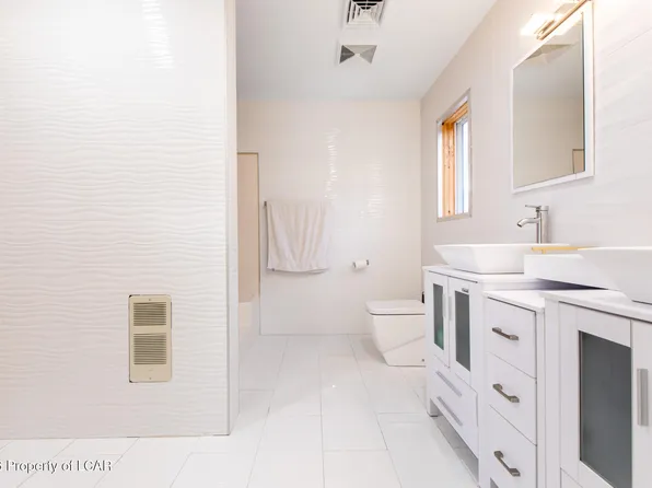 27 Brunswick Dr, Mount Pocono, PA 18344