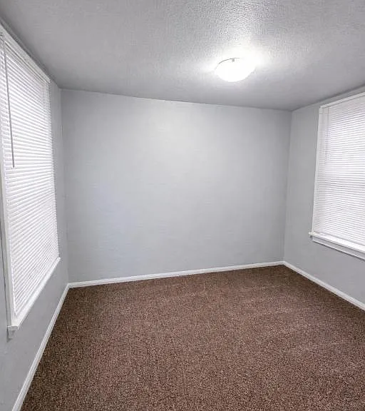 2530 Fullerton Ave — Photo 14