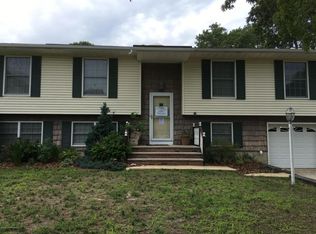 108 Leaf Ln, Toms River, NJ 08753