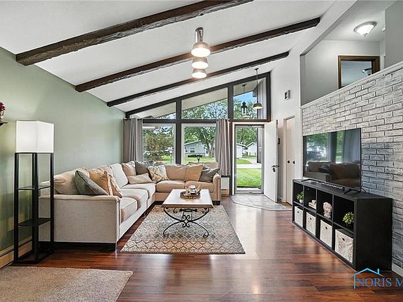 3rd image of 243 Darlene Dr