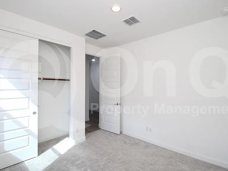 8923 W Solano Dr — Photo 16