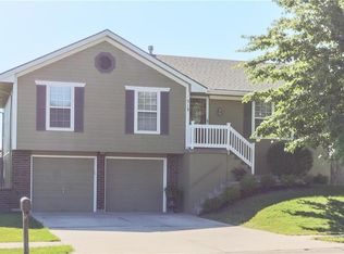 513 Montana Ridge Dr, Grain Valley, MO 64029