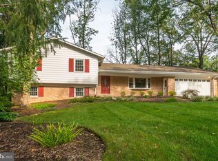 2360 Paddock Ln, Reston, VA 20191