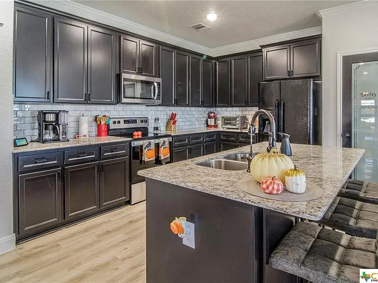 7917 McCullough Loop — Photo 9