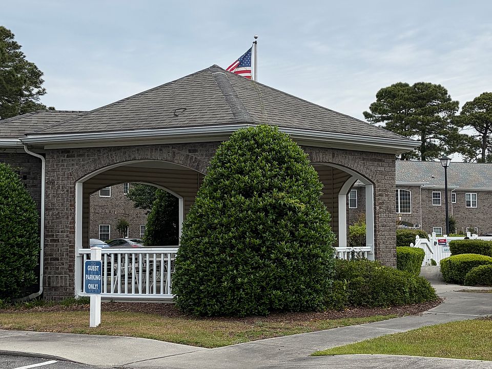 1st image of 200 Willow Green Dr Unit B