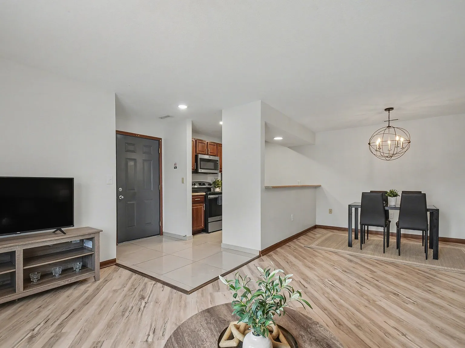 2 bed, 920 sqft, $1,400 — Photo 4