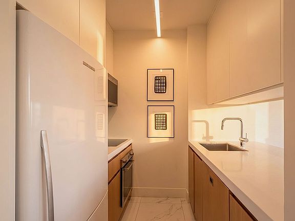 5th image of 210 E 65th St APT 11D