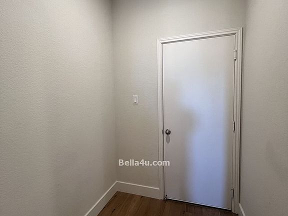 3rd image of 379 Satsuma Dr