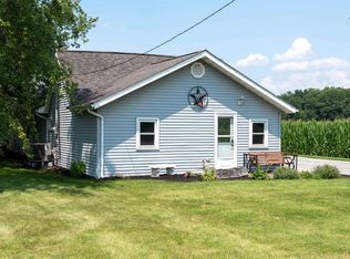 11535 Edgewater Ave, Hoagland, IN 46745