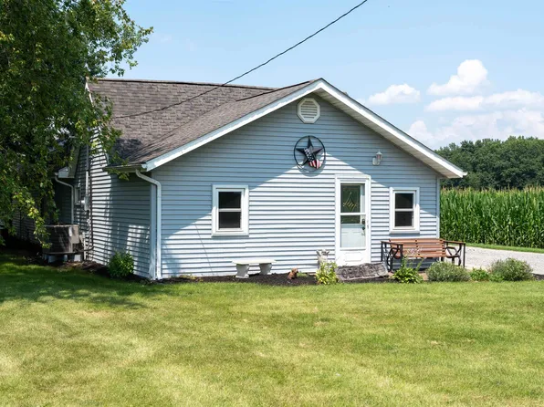 11535 Edgewater Ave, Hoagland, IN 46745