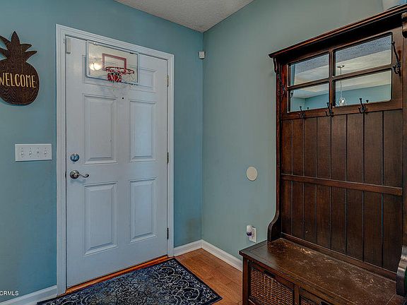 4th image of 9392 Lyn Court NE